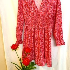 Women’s cute summer dress, it’s fun and flirty light and airy! Size L